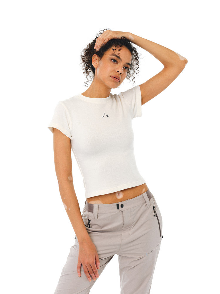 FPA Women's Athletic Short-Sleeve T-Shirt, Chinese Streetwear, Fitted, Cropped, Round Neck, Minimalist Logo, Summer